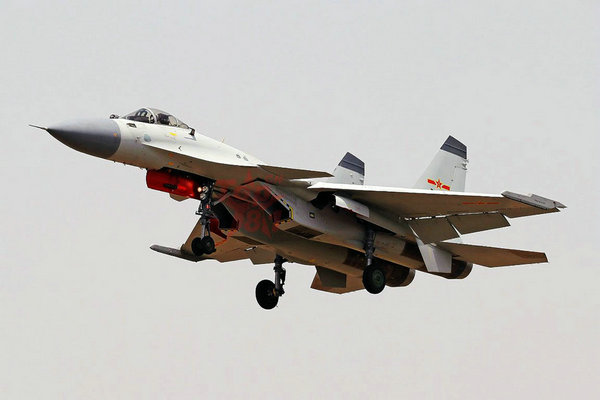 資料圖：國產(chǎn)殲-15艦載戰(zhàn)機。