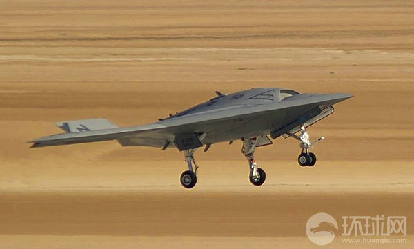 資料圖：X-47B無人機進(jìn)行飛行測試。