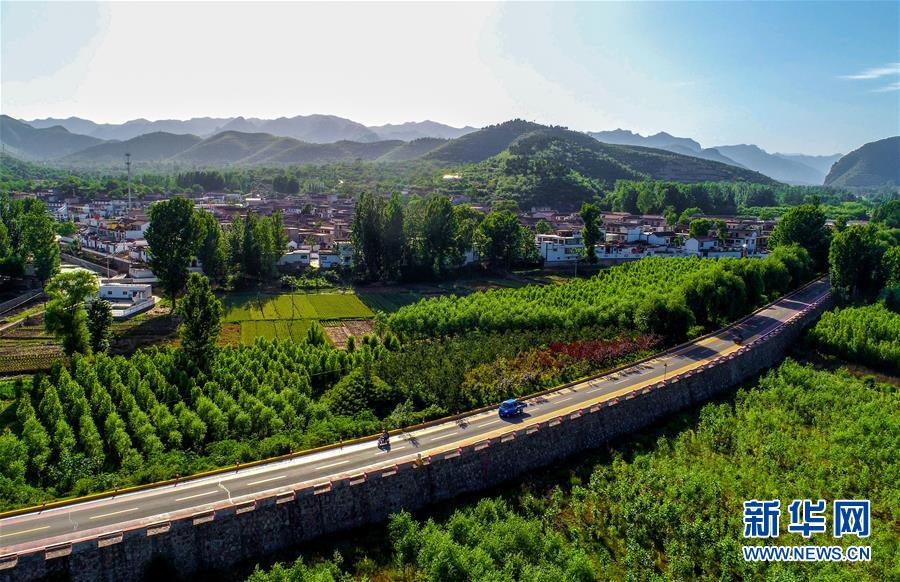 （新華全媒頭條·圖文互動(dòng)）（6）上下同心再出發(fā)——習(xí)近平總書記同出席2019年全國兩會(huì)人大代表、政協(xié)委員共商國是紀(jì)實(shí)