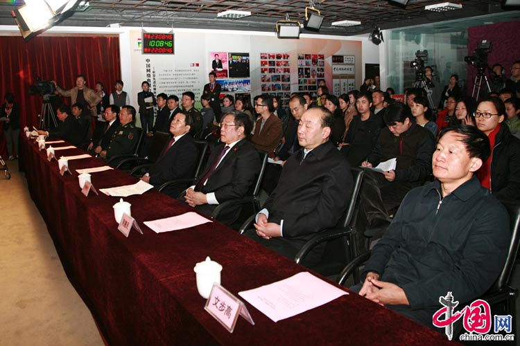 11月6日，由中央宣傳部、國家發(fā)展改革委、解放軍總政治部、北京市委主辦，中國網(wǎng)絡(luò)電視臺承辦的“科學發(fā)展　成就輝煌”大型圖片展覽網(wǎng)上展館6日起與廣大網(wǎng)友見面。圖為網(wǎng)上展館啟動儀式現(xiàn)場。 中國網(wǎng) 李佳攝影