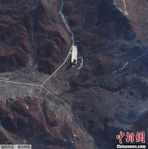 當(dāng)?shù)貢r(shí)間12月1日，朝鮮宇宙空間技術(shù)委員會(huì)發(fā)言人說(shuō)，朝鮮將于本月10日至22日間發(fā)射衛(wèi)星。圖為國(guó)外媒體近日公布的俯瞰朝鮮衛(wèi)星發(fā)射場(chǎng)照片。