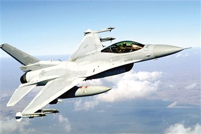 韓軍KF-16戰(zhàn)斗機(jī) 可執(zhí)行空中監(jiān)控和打擊，若與F-15K戰(zhàn)斗機(jī)進(jìn)行巡邏飛行，每天至少花18萬(wàn)美元。