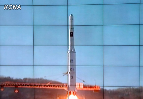 朝鮮邀記者參觀衛(wèi)星指揮所公布入軌過(guò)程錄像