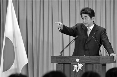17日，東京自民黨總部大樓，安倍晉三勝選后召開新聞發(fā)布會。