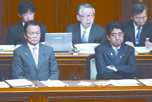 日本首相安倍晉三6日上午在參院稱，日本自衛(wèi)隊(duì)護(hù)衛(wèi)艦遭中方雷達(dá)鎖定事件“極其令人遺憾”。