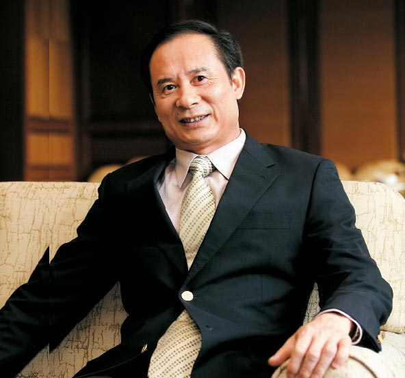 全國(guó)政協(xié)委員、星河灣董事長(zhǎng)黃文仔有此一說(shuō)，稱調(diào)控房?jī)r(jià)要從調(diào)控地價(jià)開(kāi)始