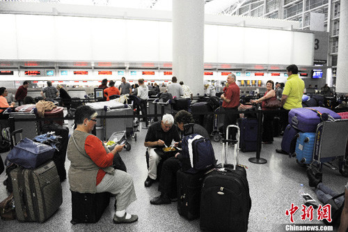韓亞航空飛機(jī)失事舊金山機(jī)場(chǎng)大批旅客滯留