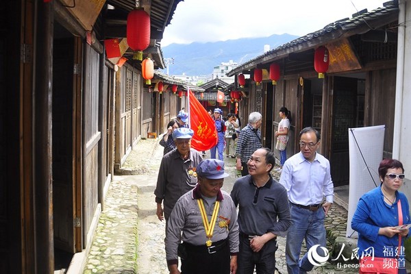 長汀縣鐘屋村紅軍街保存完好,成了紅色旅游的熱點(diǎn)。 吳隆重 攝