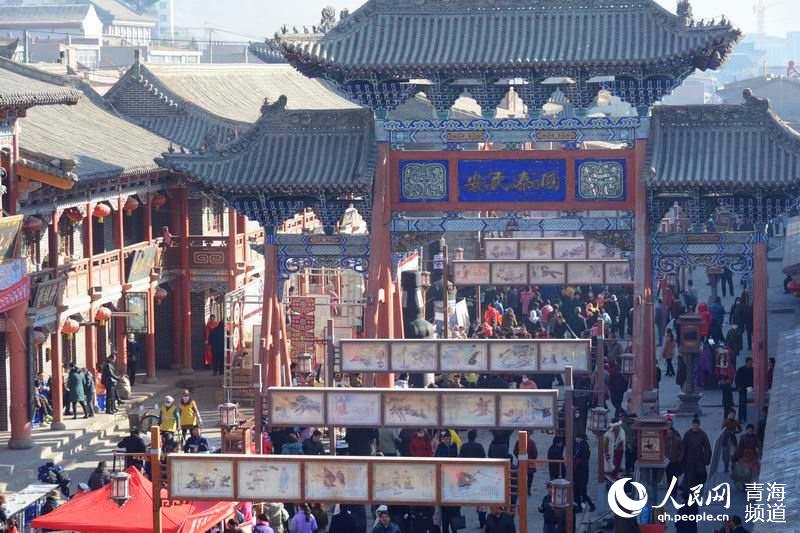 網(wǎng)絡媒體走轉(zhuǎn)改:古城萬人慶臘八 粥香暖心迎新年【9】