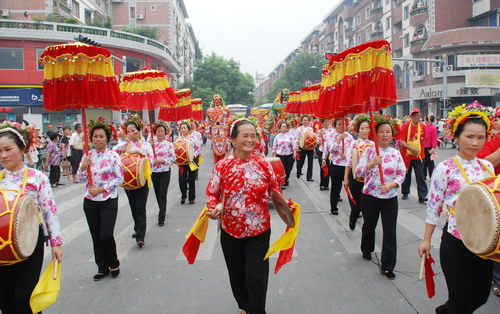 1444443617780039.jpg 泉州蟳埔女和媽祖繞境巡安-2.jpg