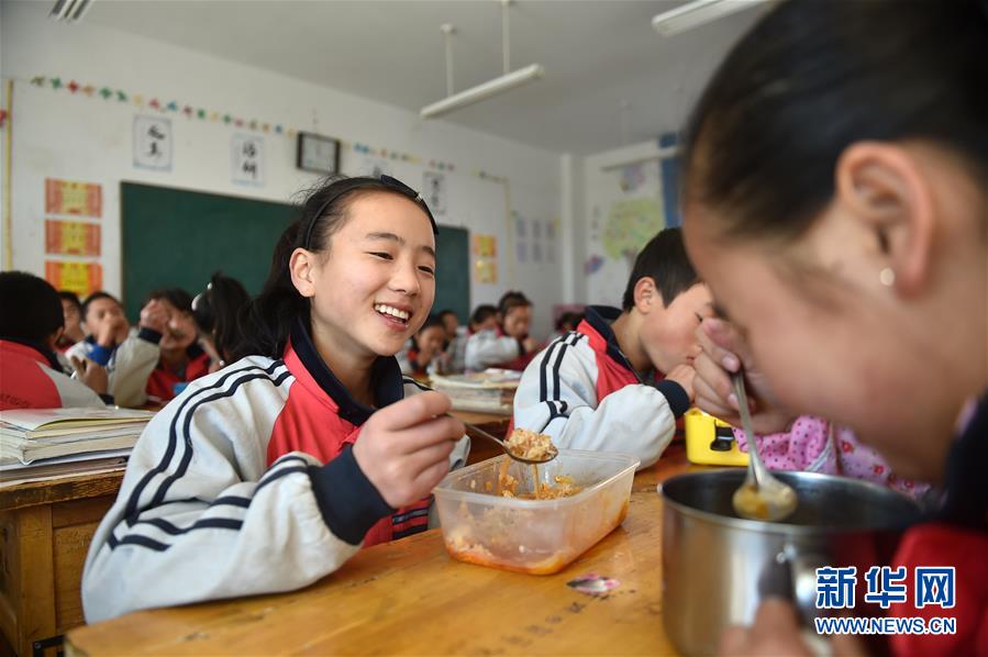(新華全媒頭條·十九大特別報道·圖文互動)(5)為了全體人民對美好生活的追求——從黨的十九大看黨始終不渝的奮斗目標(biāo)