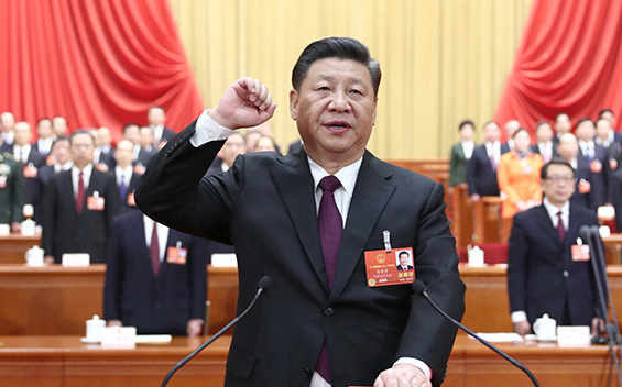 新當(dāng)選的國(guó)家主席、中央軍委主席習(xí)近平進(jìn)行憲法宣誓