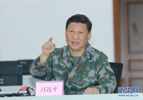 10月25日上午，中共中央總書記、國家主席、中央軍委主席習(xí)近平到南部戰(zhàn)區(qū)視察調(diào)研。這是習(xí)近平視察指揮大廳，實(shí)地了解戰(zhàn)區(qū)聯(lián)合作戰(zhàn)指揮體系構(gòu)建運(yùn)行情況，勉勵(lì)戰(zhàn)區(qū)發(fā)揚(yáng)改革創(chuàng)新精神，持續(xù)深化實(shí)踐探索，加快把指揮能力搞過硬。 新華社記者李剛攝