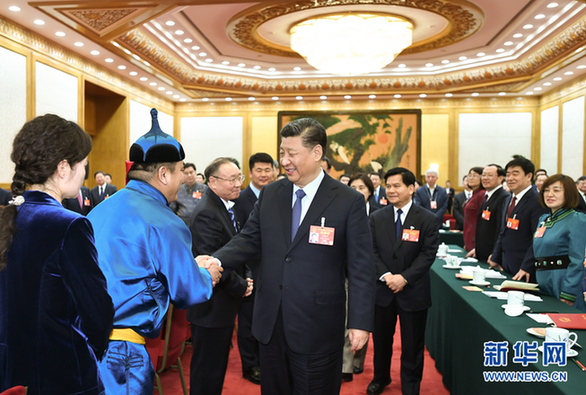 3月5日，中共中央總書記、國家主席、中央軍委主席習(xí)近平參加十三屆全國人大二次會議內(nèi)蒙古代表團的審議。 新華社記者 謝環(huán)馳 攝