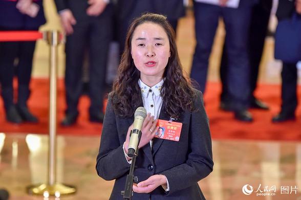 全國人大代表、甘肅省徽縣隴上莊園淘寶店負(fù)責(zé)人梁倩娟。