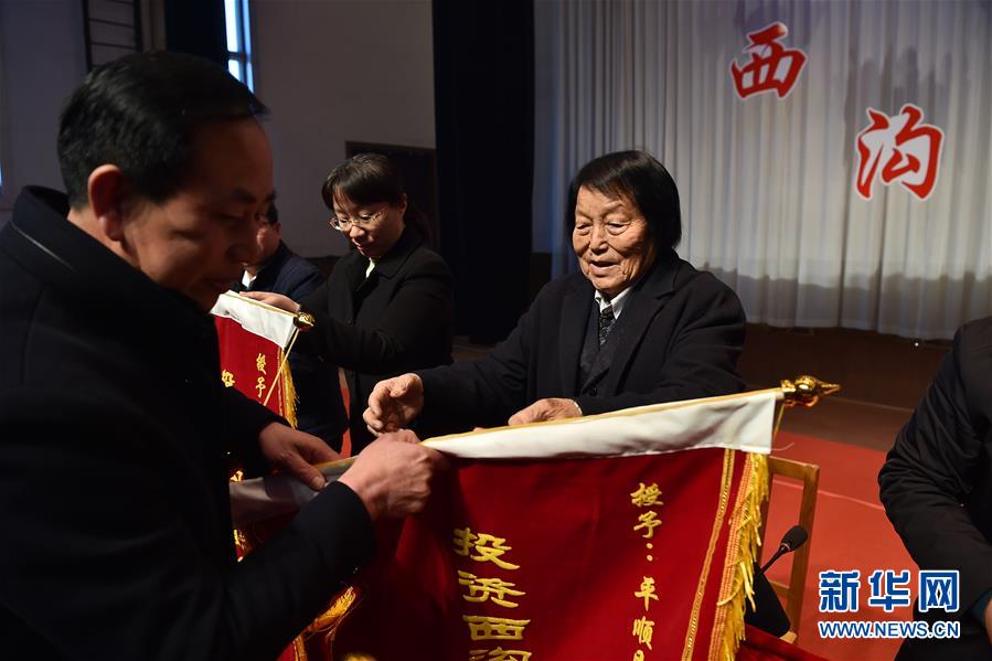 （新華全媒頭條·兩會(huì)特別報(bào)道·圖文互動(dòng)）（4）向著夢想的接力——“90歲”與“95后”代表的“對話”