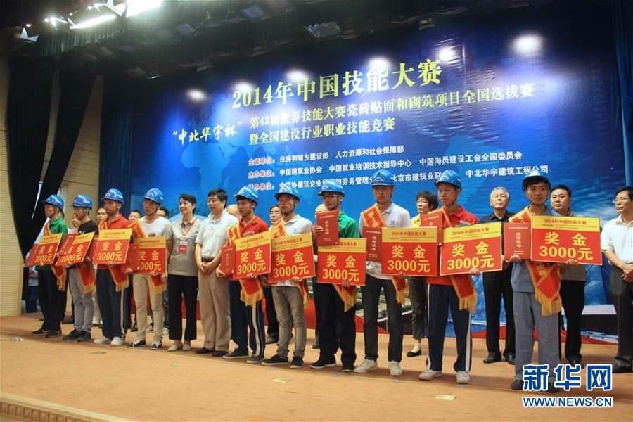 （新華全媒頭條·兩會(huì)特別報(bào)道·圖文互動(dòng)）（8）向著夢想的接力——“90歲”與“95后”代表的“對話”