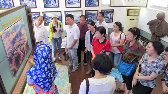 省婦聯(lián)干部瞻仰惠女水庫(kù)、參觀群眾路線檔案圖片展