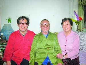 女子帶倆精神殘疾哥哥出嫁40年不離不棄(圖)