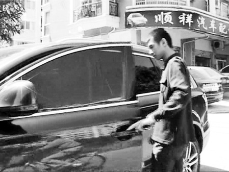 女子深夜遭三男搶劫“80后”老板駕豪車擒匪(圖)