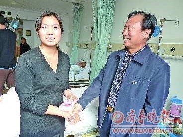 丈夫重病女子捐腎救夫出院后打地鋪照顧愛(ài)人(圖)