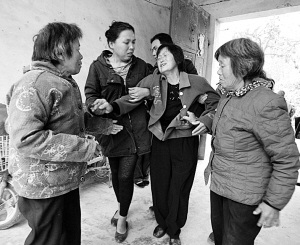 烈士母親堅(jiān)強(qiáng)面對(duì)喪子之痛稱要讓好心人放心(圖)