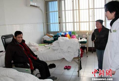 “中國最美護(hù)工”事跡牽眾心醫(yī)院承擔(dān)醫(yī)療生活費(fèi)