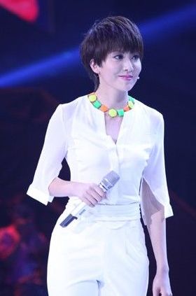 央視體育女主播秀美腿照 系畢福劍關門弟子