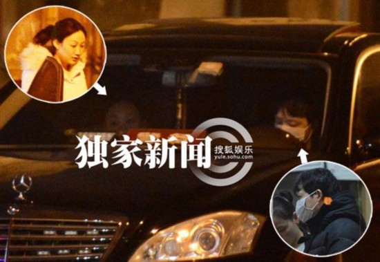 說(shuō)到王力宏，不得不提李云迪。而李云迪的戀情也處在穩(wěn)定甜蜜狀態(tài)。李云迪與王力宏同天公布女友被傳為佳話，可歌可泣的是兩人的女友是校友，好神奇。李云迪宣稱女友田霏畢業(yè)于哥倫比亞大學(xué)，但網(wǎng)友發(fā)現(xiàn)田霏所在巴納德學(xué)院是三流學(xué)校。