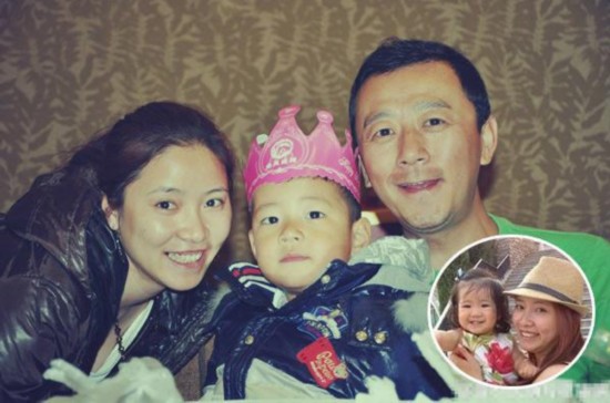 “爸爸”郭濤也帶著兒子火了一把，而小石頭哥哥也是憨厚可愛(ài)，在節(jié)目上無(wú)意中透露出家有親妹，但對(duì)此郭濤毫無(wú)遮掩，轉(zhuǎn)身就承認(rèn)了自己還有個(gè)小女兒，太太李燃在家做全職太太，照顧兩個(gè)孩子，想必是無(wú)應(yīng)對(duì)“超生”的煩惱。