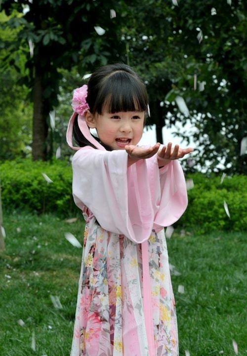 櫻花小蘿莉素顏照網(wǎng)絡(luò)走紅 眾網(wǎng)友狂點(diǎn)贊