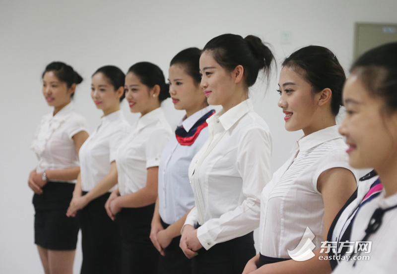 東航2015空姐招聘現(xiàn)場(chǎng)美女云集