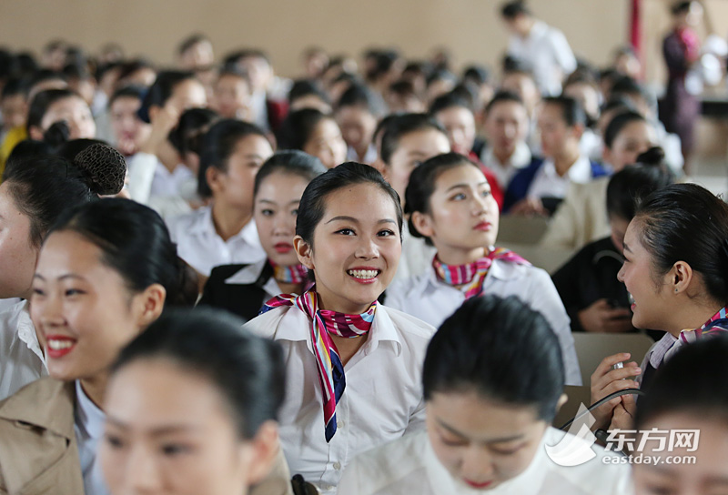 東航2015空姐招聘現(xiàn)場(chǎng)美女云集