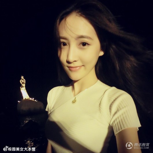 中傳女生李丹溫婉如玉 現(xiàn)代古典隨意換