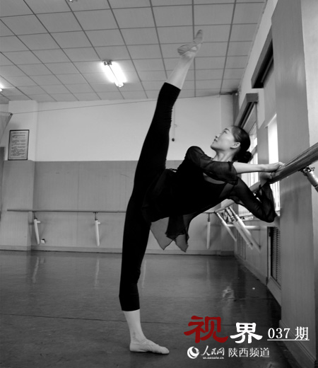早功開始前，黃嘉慧已然熱身完畢，等待學(xué)弟學(xué)妹的到來。