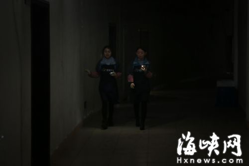90后殯葬花藝師:鮮花裝點靈堂 寧靜中緬懷先人