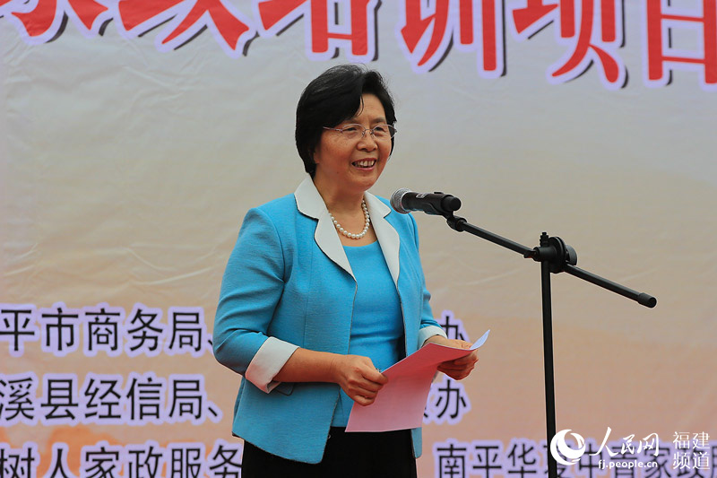 福建省婦聯(lián)黨組成員、副主席李鳳鳴在啟動儀式上致辭 鄒家驊攝