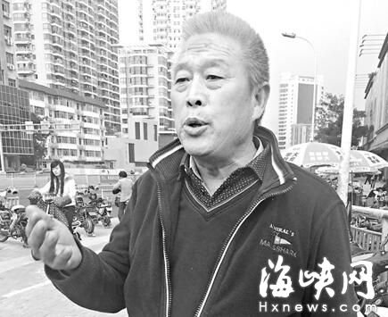 小學(xué)生丟電話(huà)手表 好心依伯一大早校門(mén)口送回 