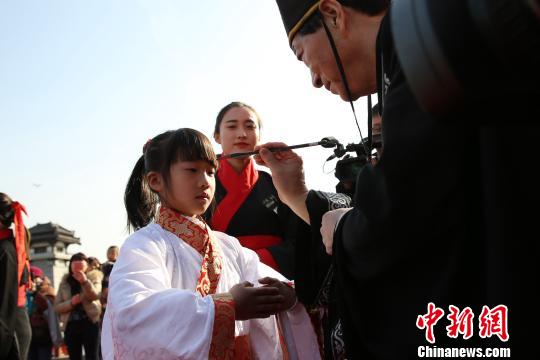 朱砂開(kāi)智?！堖h(yuǎn)　攝